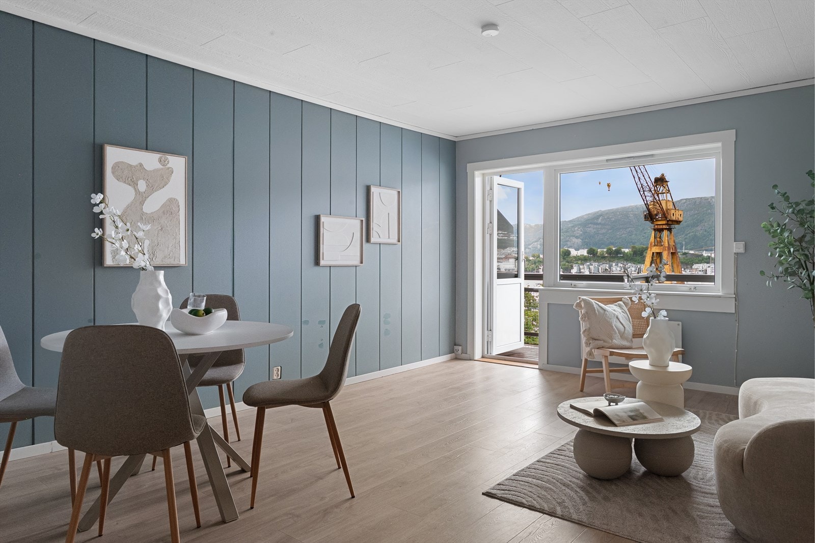 Her er det også god plass til å innrede med både spisebord og sofagruppe. Galleribilde
