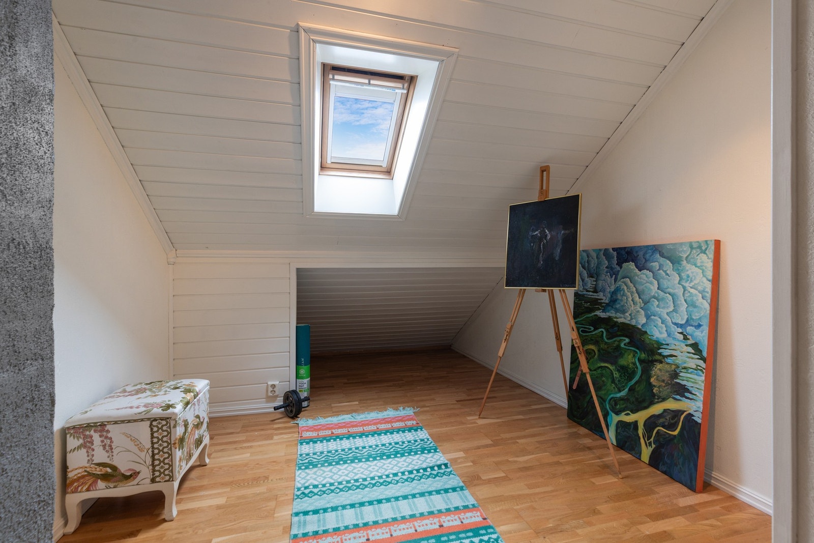 Loftstue med Velux vindu. Galleribilde