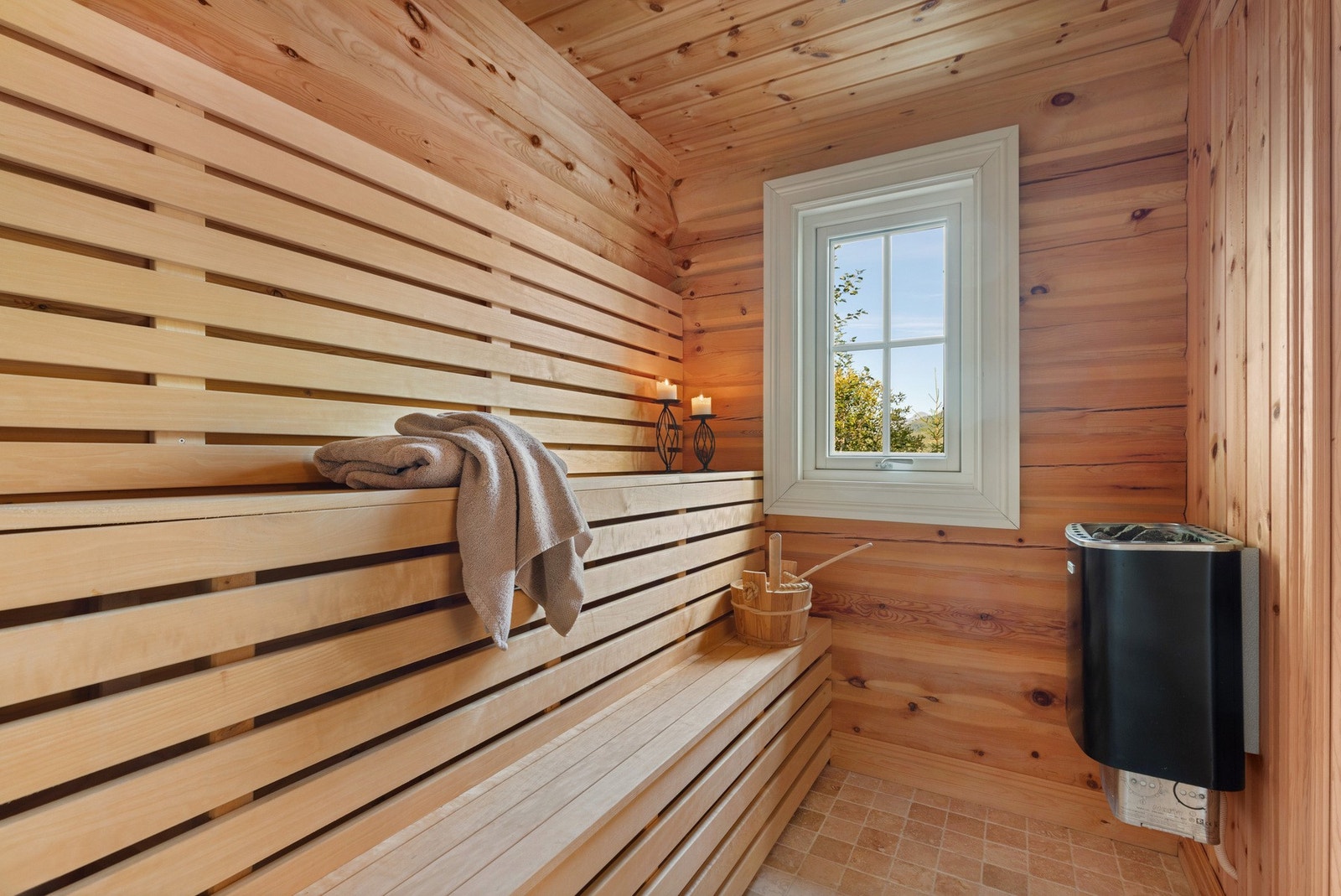 Adkomst til badstue fra badet. Galleribilde