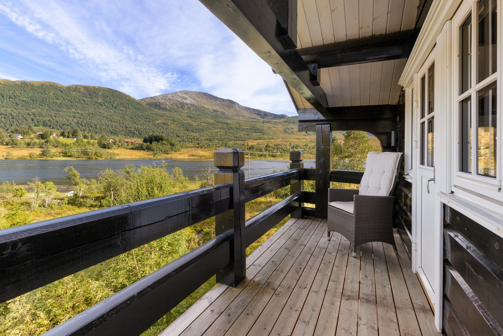 Balkongen er på ca. 7 m². Sjekk den flotte utsikten! Galleribilde