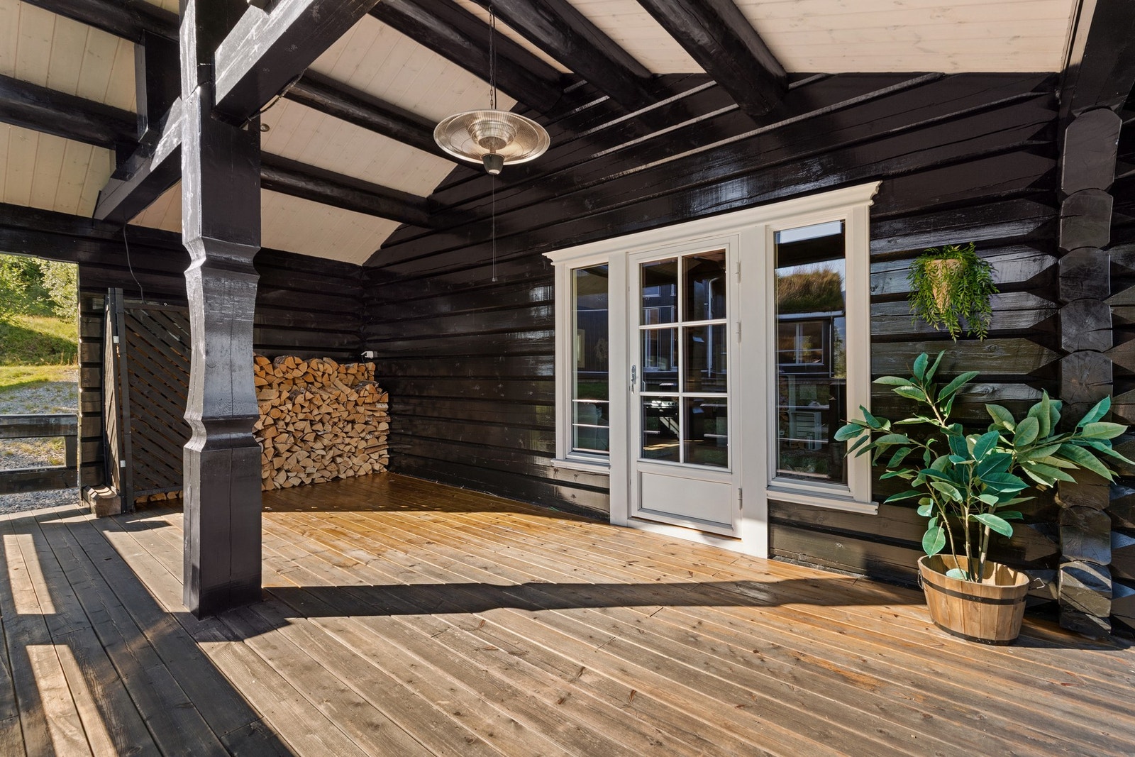 Det er terrasse på ca 61 m² Galleribilde