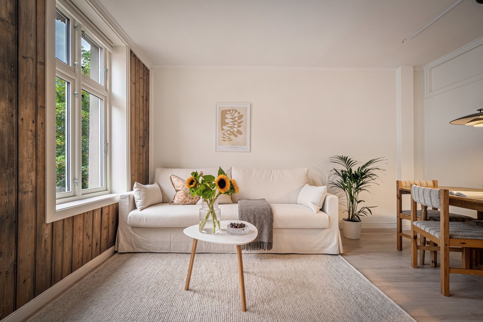 Den stilige kontrastveggen skaper en hyggelig hjemmefølelse Galleribilde