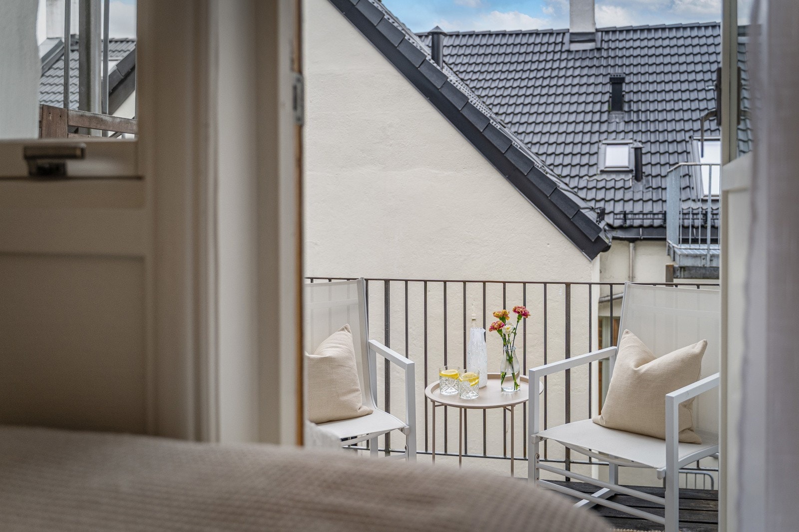 Fra rommet er det utgang til den vestvendte balkongen på 4,7 m² Galleribilde