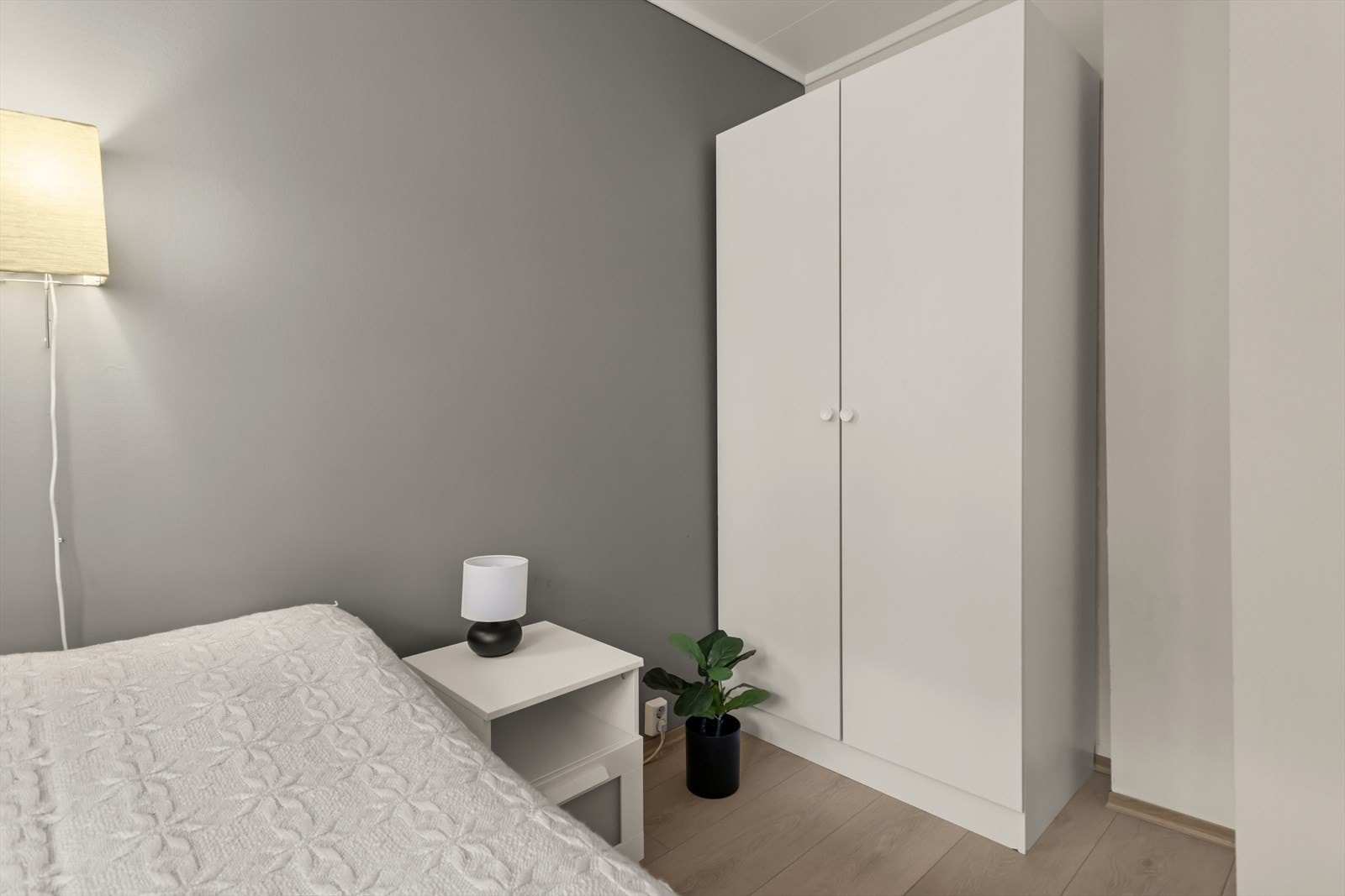 Garderobe. Galleribilde