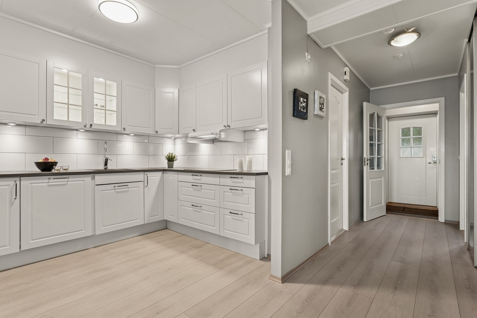 God skap- og benkeplass. Galleribilde