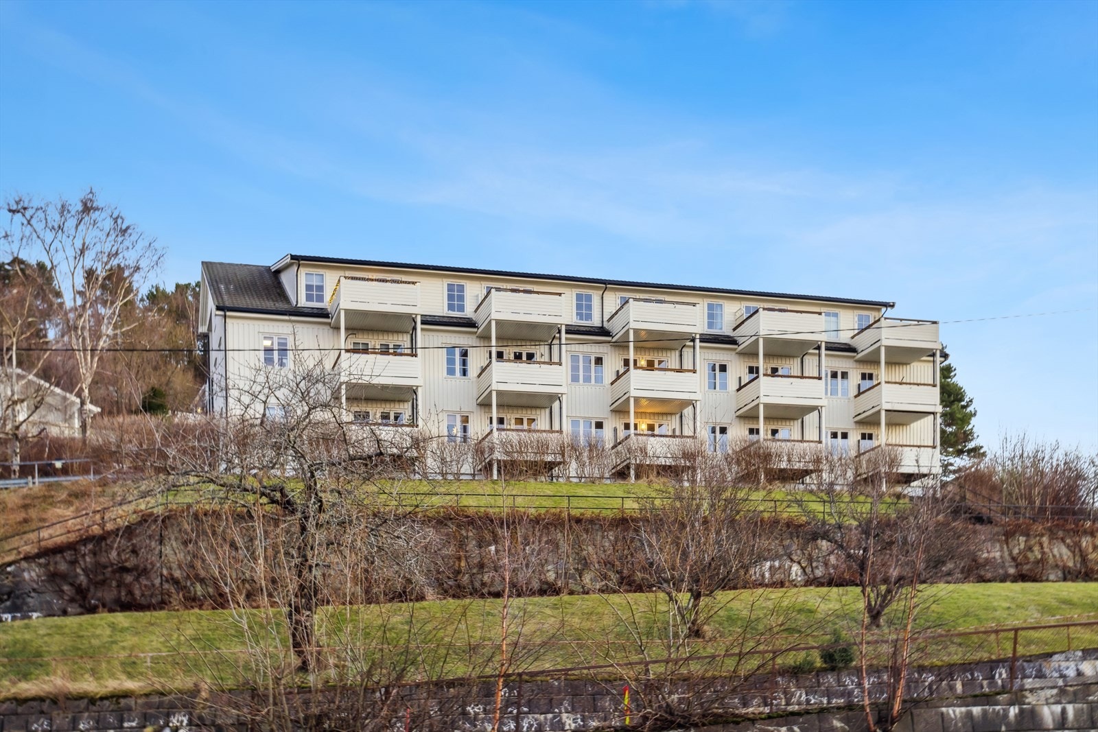 Meget pen leilighet med god beliggenhet i 2. etasje. Lettstelt andelsleilighet med alt på ett plan. Enkel adkomst. Galleribilde