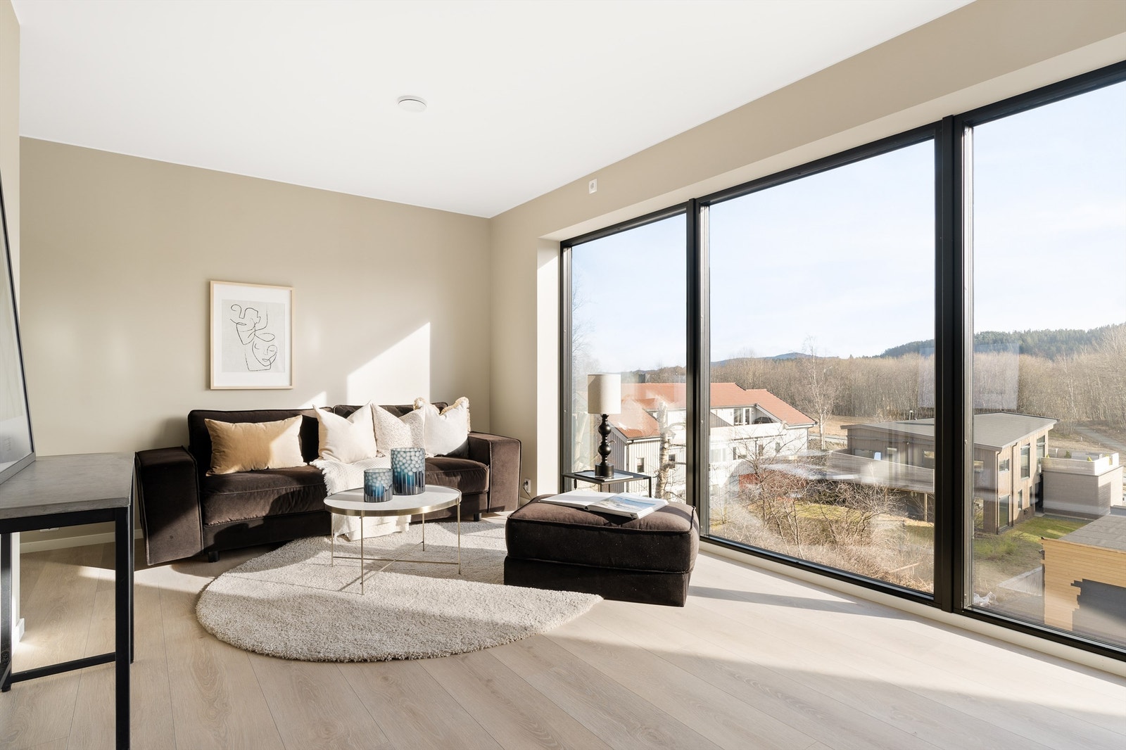 Her er det god plass til en sittegruppe. Galleribilde