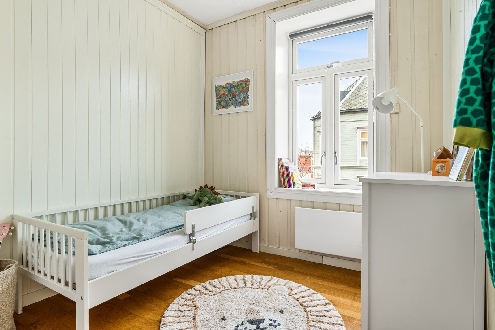 Soverommet passer perfekt som gjeste/barnerom eller kontorløsning. Galleribilde