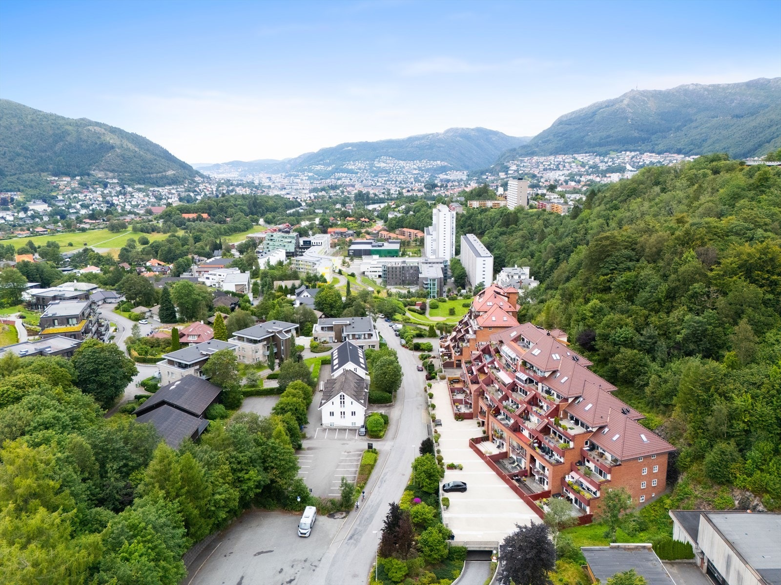 Torbjørn Wolff-Hansen ved Fana Sparebank Eiendom har gleden av å presentere Fantoftvegene 36 Galleribilde