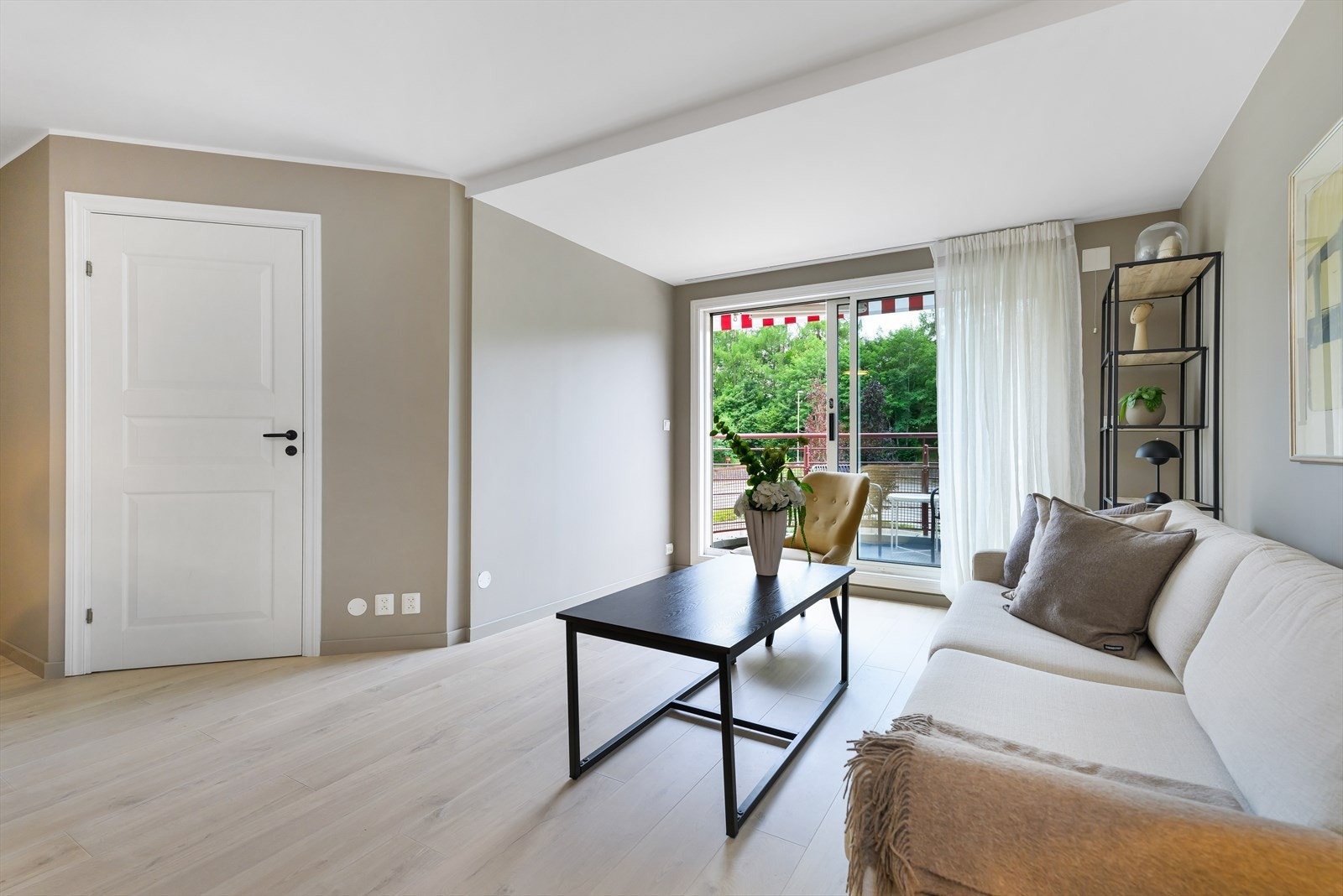 Tilgang til balkongen via skyvedør. Galleribilde