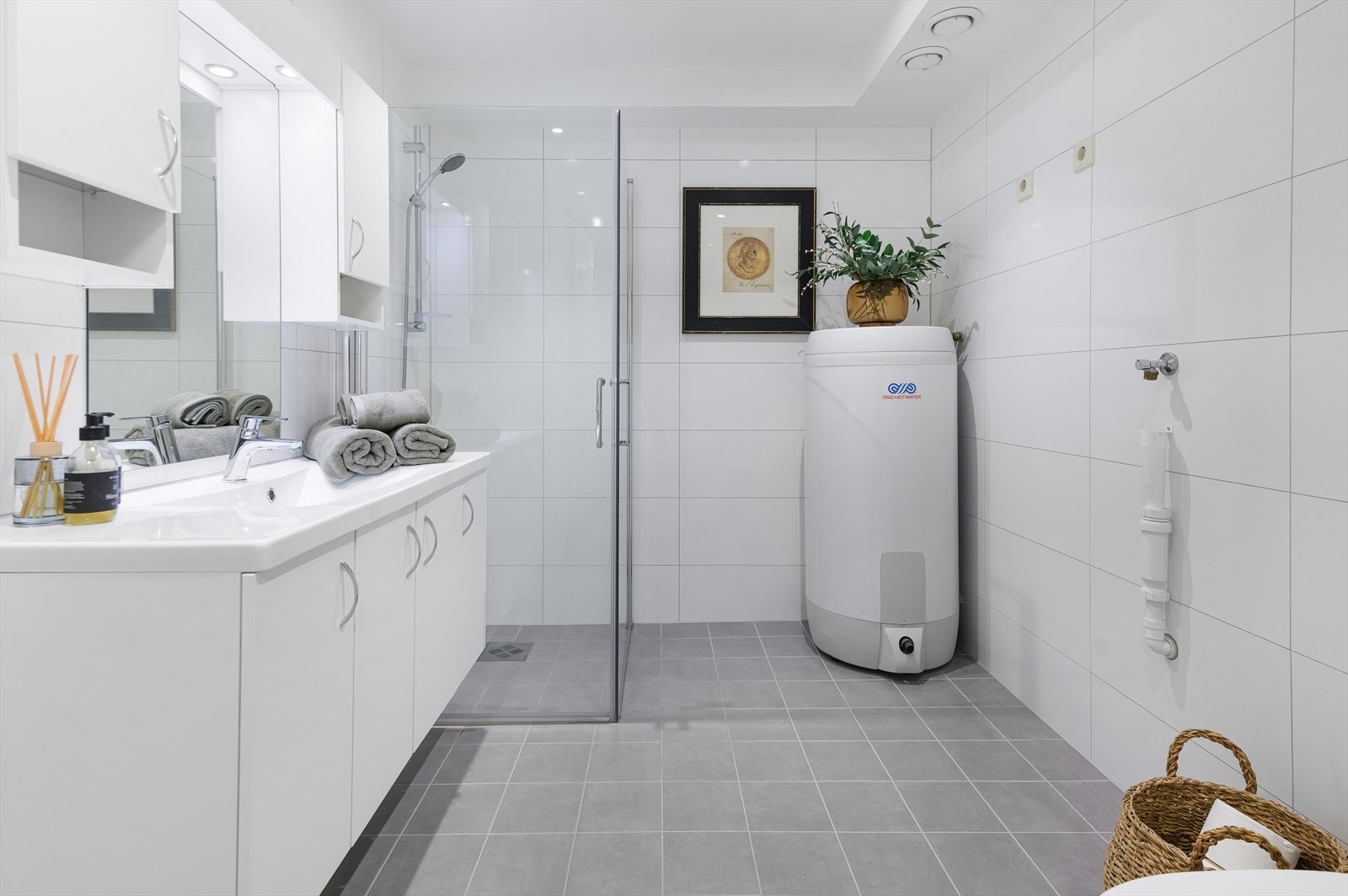 Opplegg for vaskemaskin på badet. Galleribilde