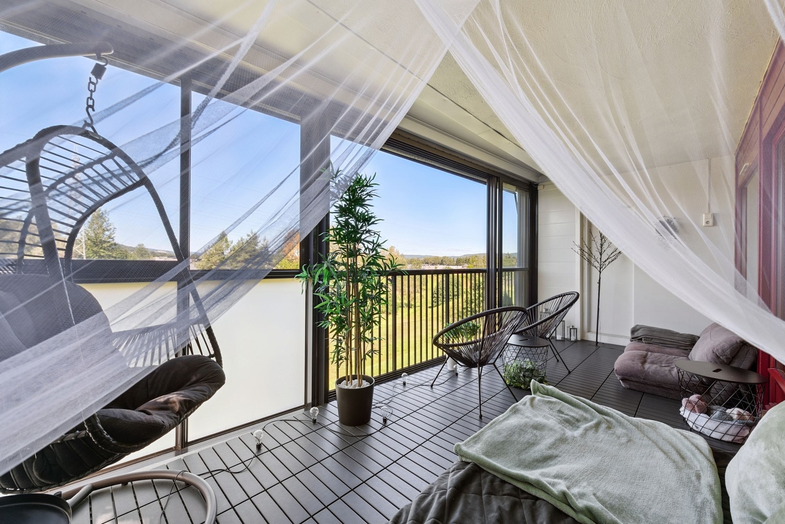 Balkongen er en koselig forlengelse av stuen. Galleribilde