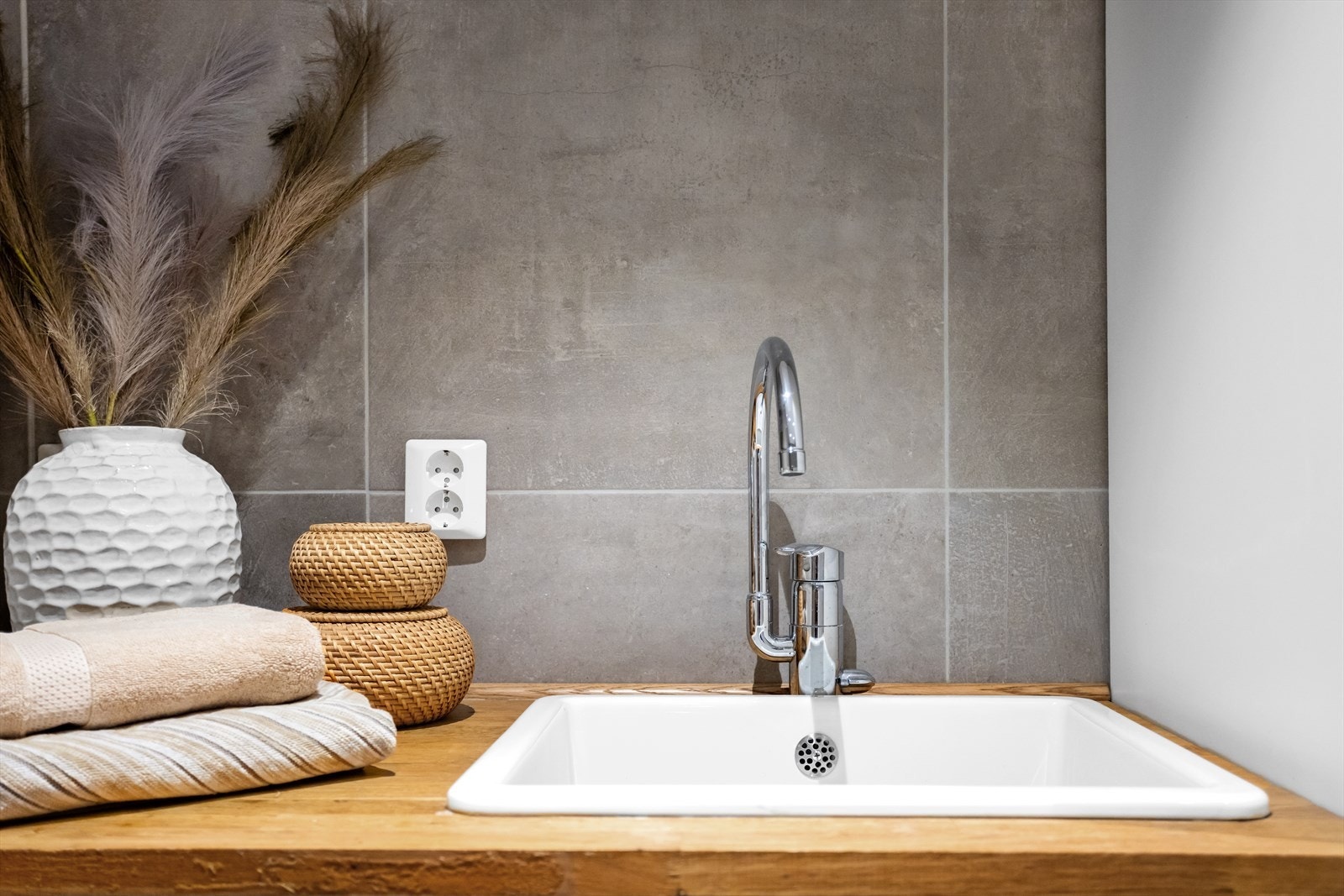 Nedfelt servant i benkeplaten. Galleribilde