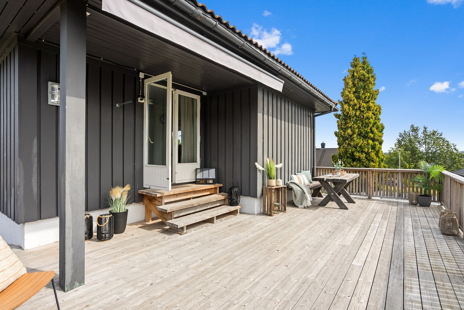 Solrik terrasse med markise Galleribilde