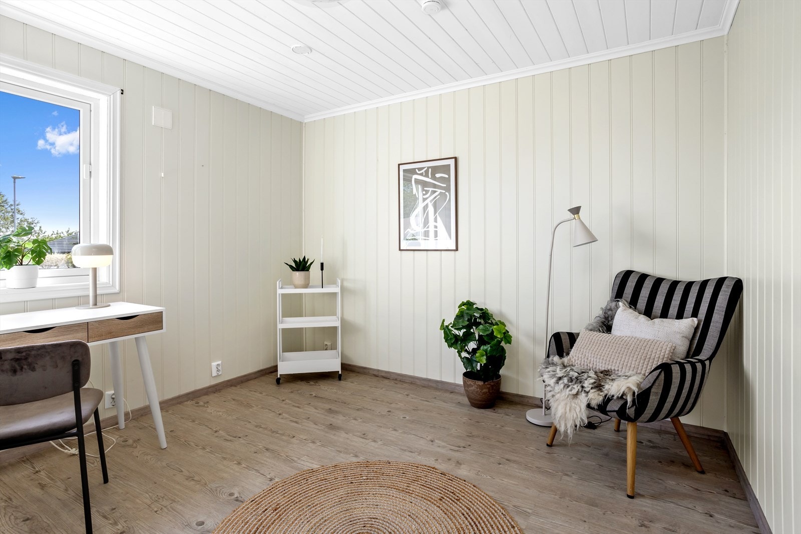 Soverom 2 i underetasjen. I dag innredet som et kontor. Galleribilde