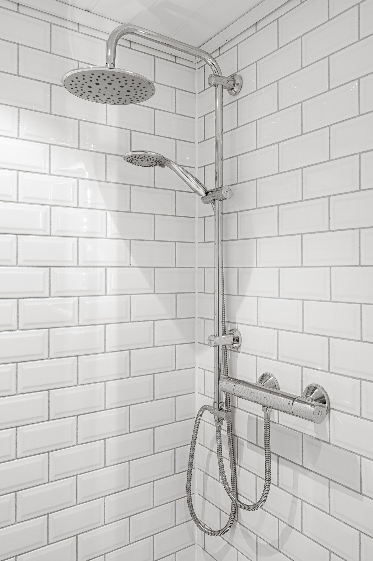 Badet har regndusj. Galleribilde