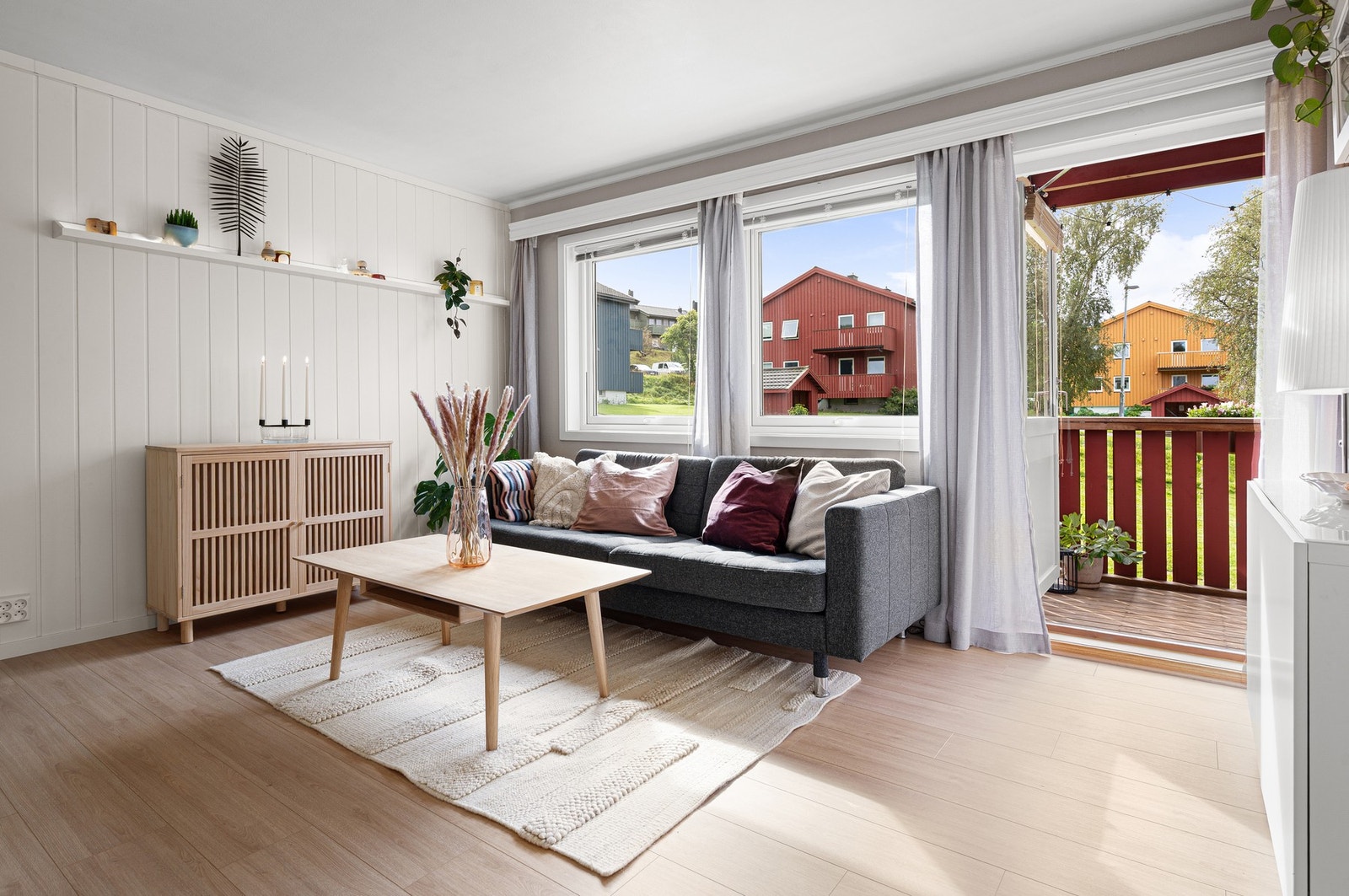 fra leiligheten har man utgang til en flott balkong. Galleribilde