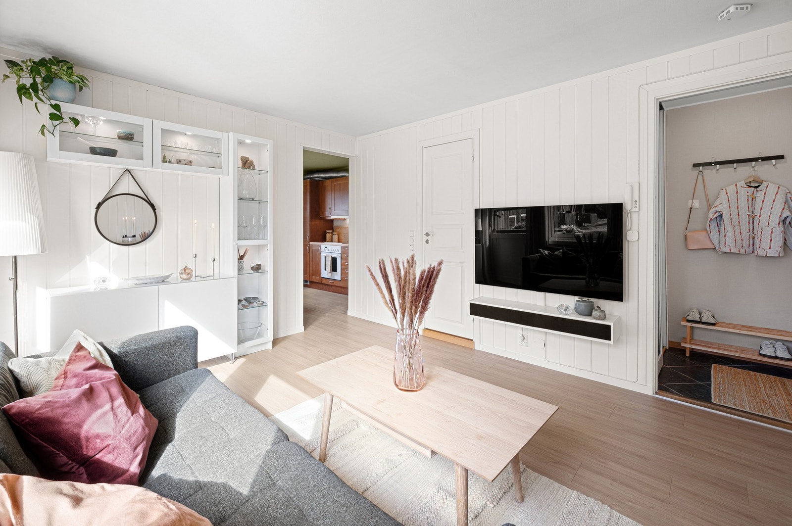 En velholdt og innbydende 2-roms andelsleilighet i populære Solborg borettslag. Galleribilde