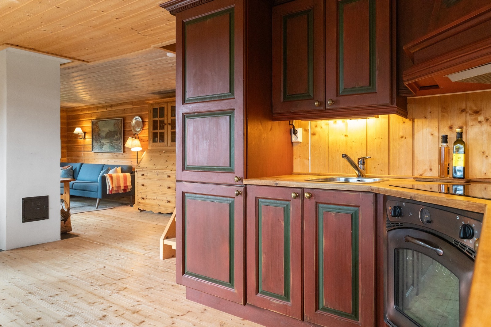 Integrert kjøl- og fryseskap samt komfyr Galleribilde