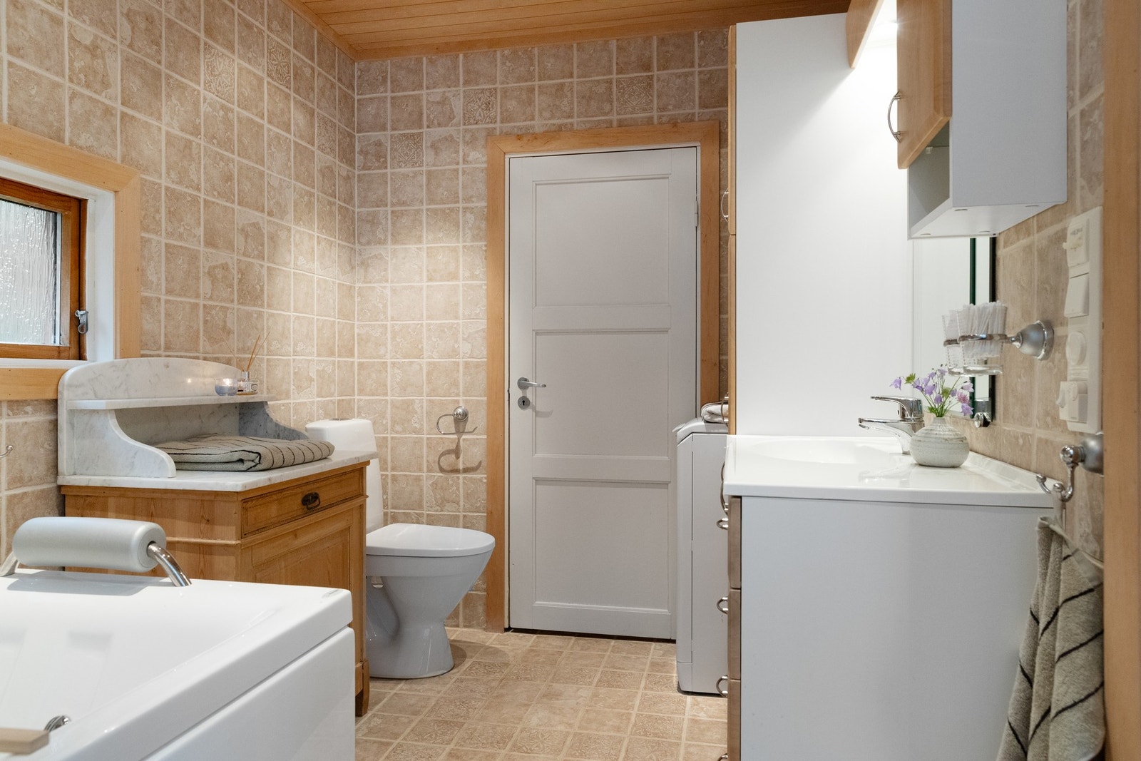 Flislagt bad med varmekabler i gulv Galleribilde