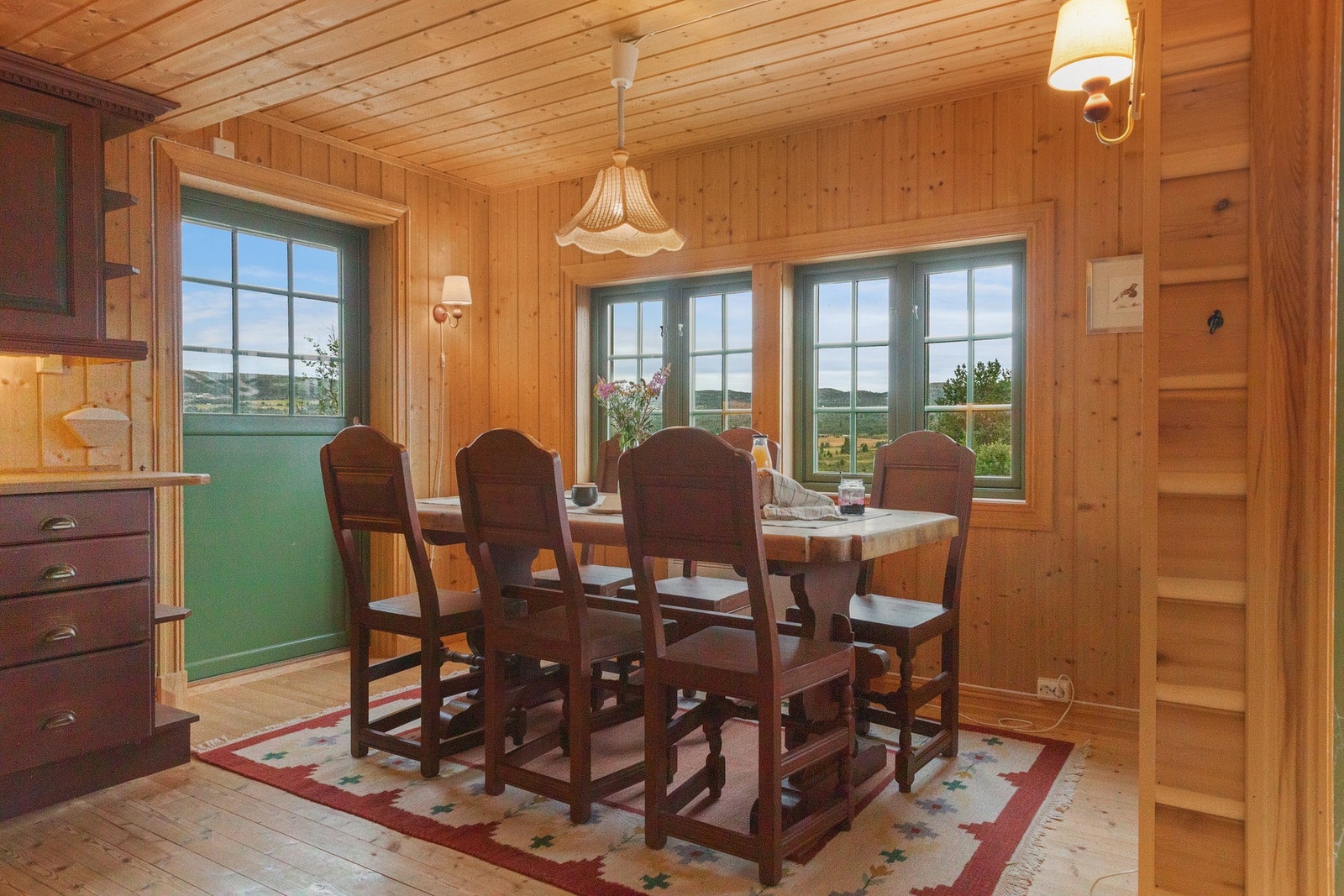 Samle familien til hyggelige måltider på hytta Galleribilde