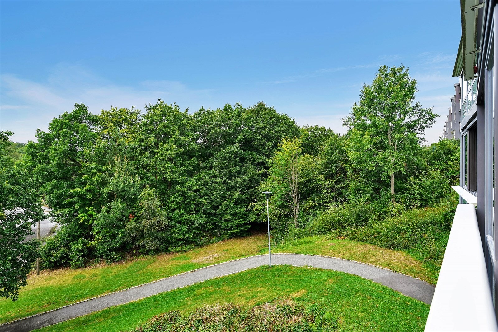Stille og rolig nabolag med umiddelbar nærhet til tur og rekreasjonsområder Galleribilde