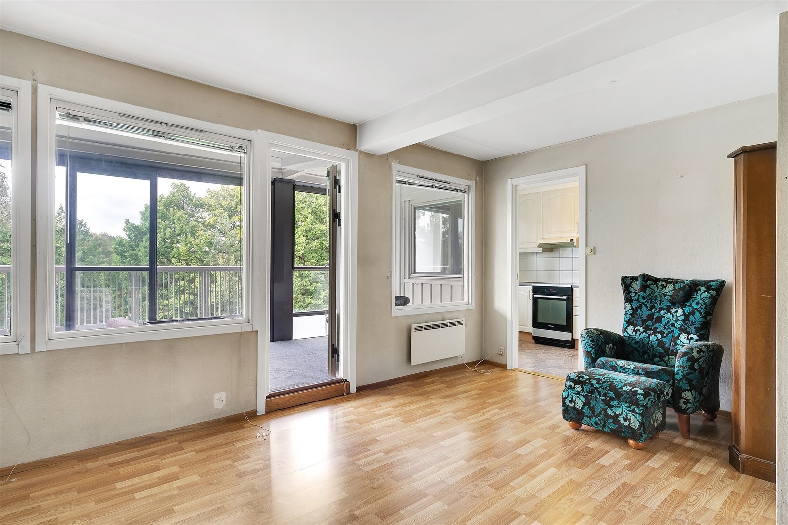 Lys og romslig stue med utgang til ca. 20 kvm. inneglasset balkong Galleribilde