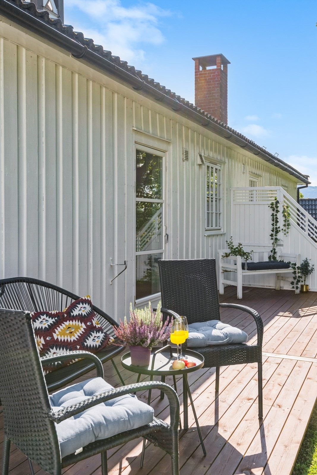 Her er det god plass til utemøbler, perfekt for sosiale sammenkomster. Galleribilde