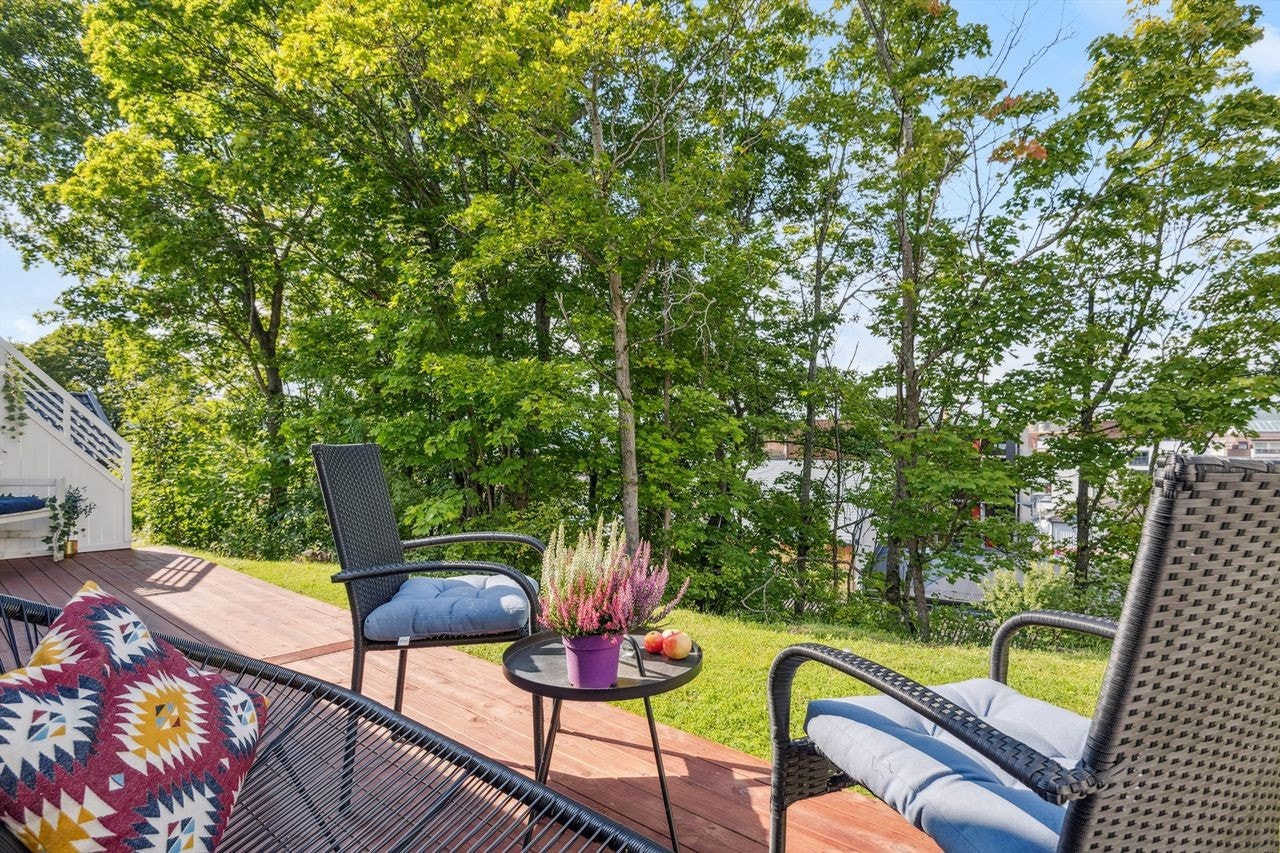 Terrassen er fint skjermet i sommerhalvåret. Galleribilde