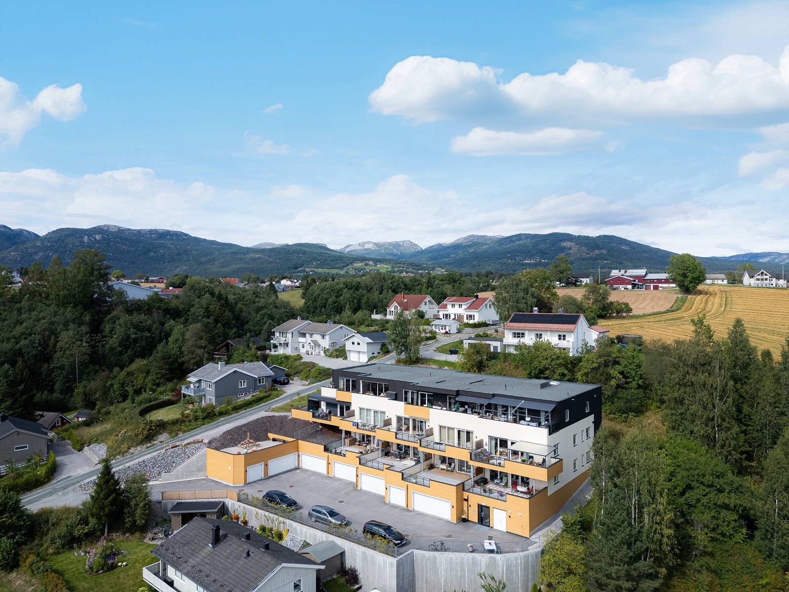 Bø byr på et mangfold av opplevelser. Her finner du vakker og eventyrlig natur med store skogsområder, tjern, vann og elver. Galleribilde