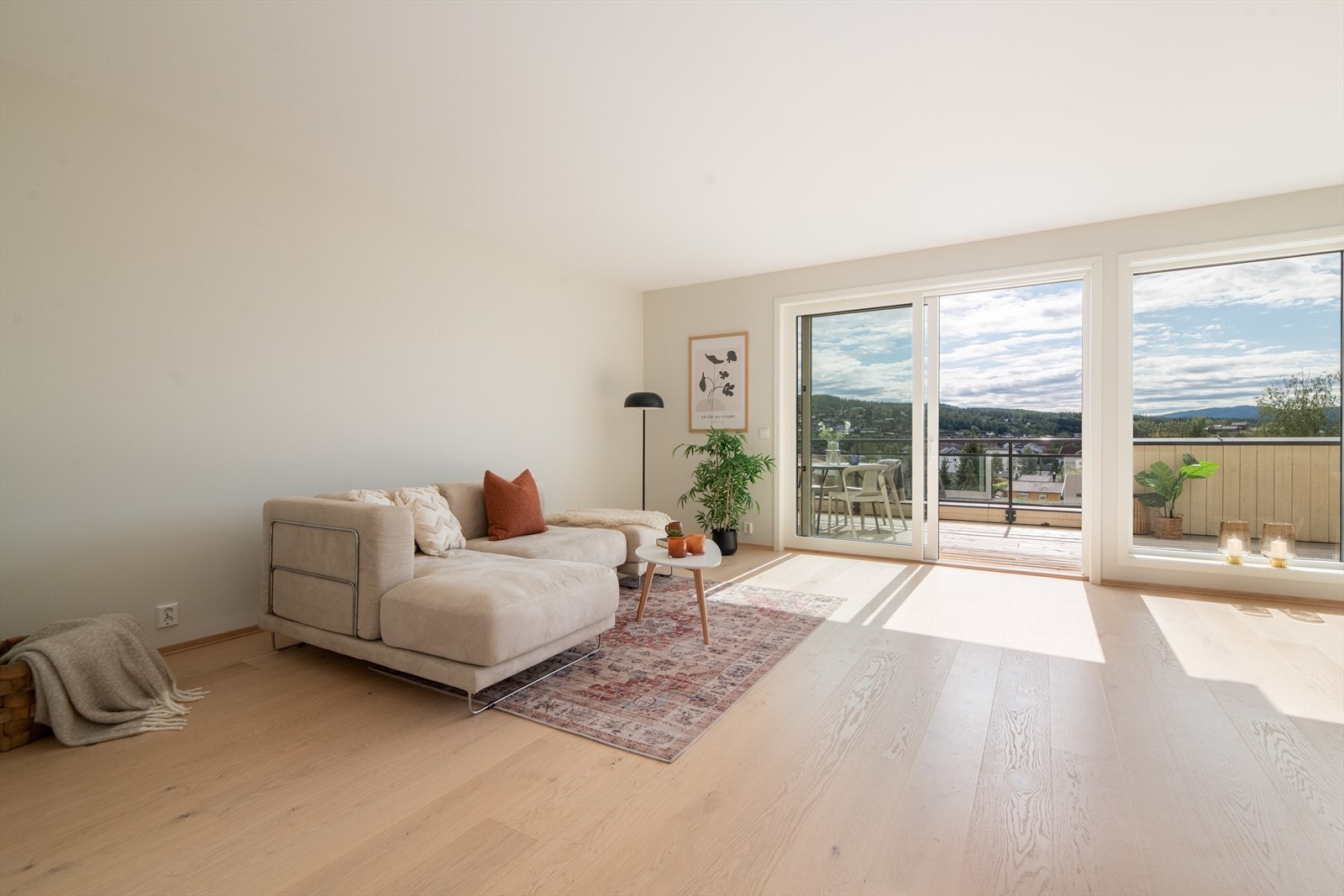 Deler av rekkverket er i glass, slik at utsikten kommer fint til sin rett. Galleribilde