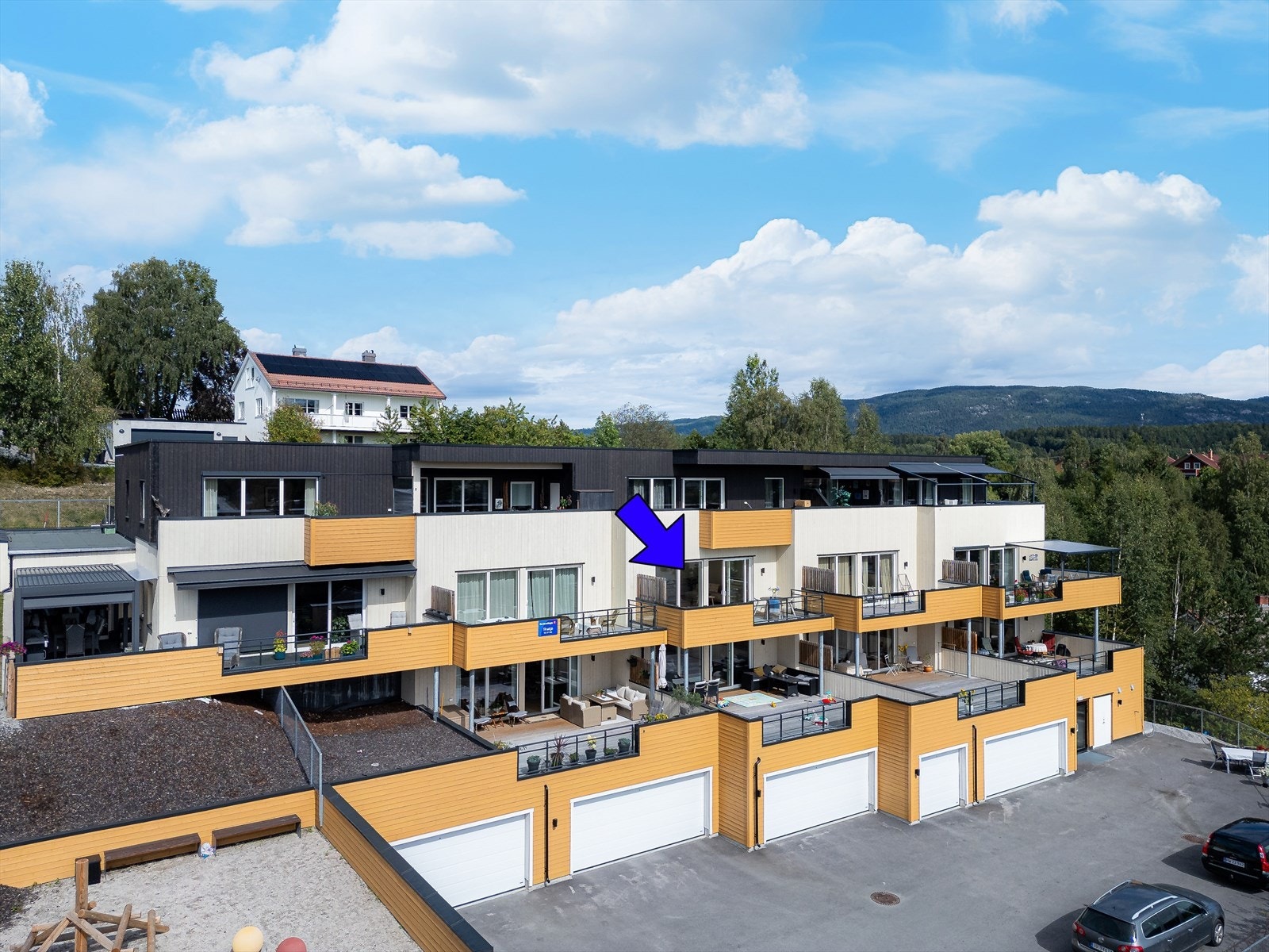 Borettslaget og leiligheten ligger høyt og fint til i Haugerudbakken med flott utsikt og nydelige solforhold. Galleribilde