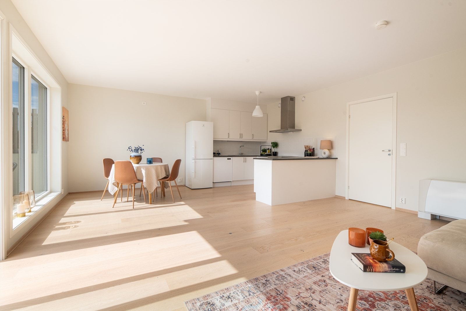 Pen og lettstelt leilighet i nytt leilighetsbygg fra 2023, med enkel adkomst via heis. Galleribilde