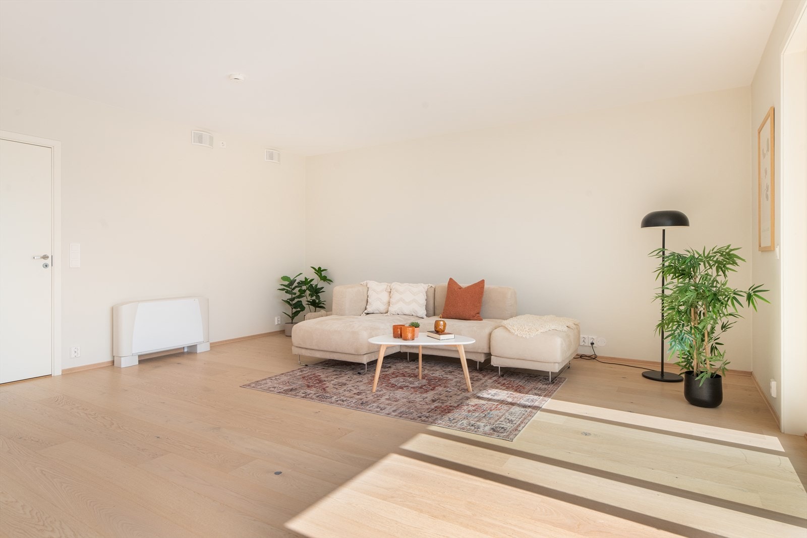 Det er installert kabel-tv og internett som er inkludert i de oppgitte felleskostnadene. Galleribilde