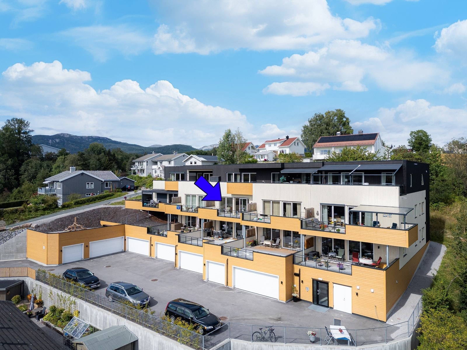 Til boligen medfølger garasjeplass og bod i felles garasjeanlegg. Galleribilde