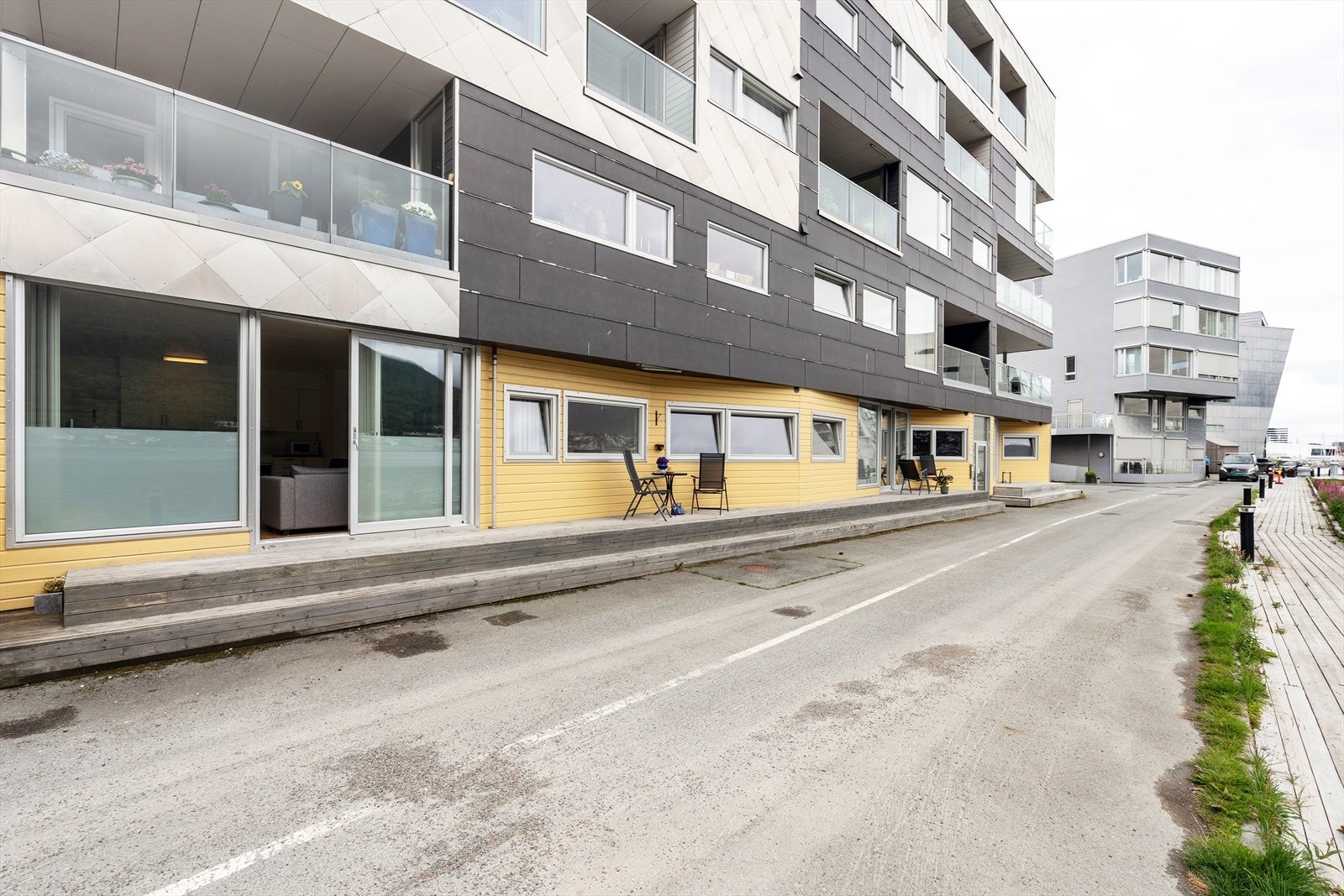 Forbigående gate er gang- og sykkelsti som strekker seg helt fra sørsiden av Tromsøya til sentrum. Galleribilde