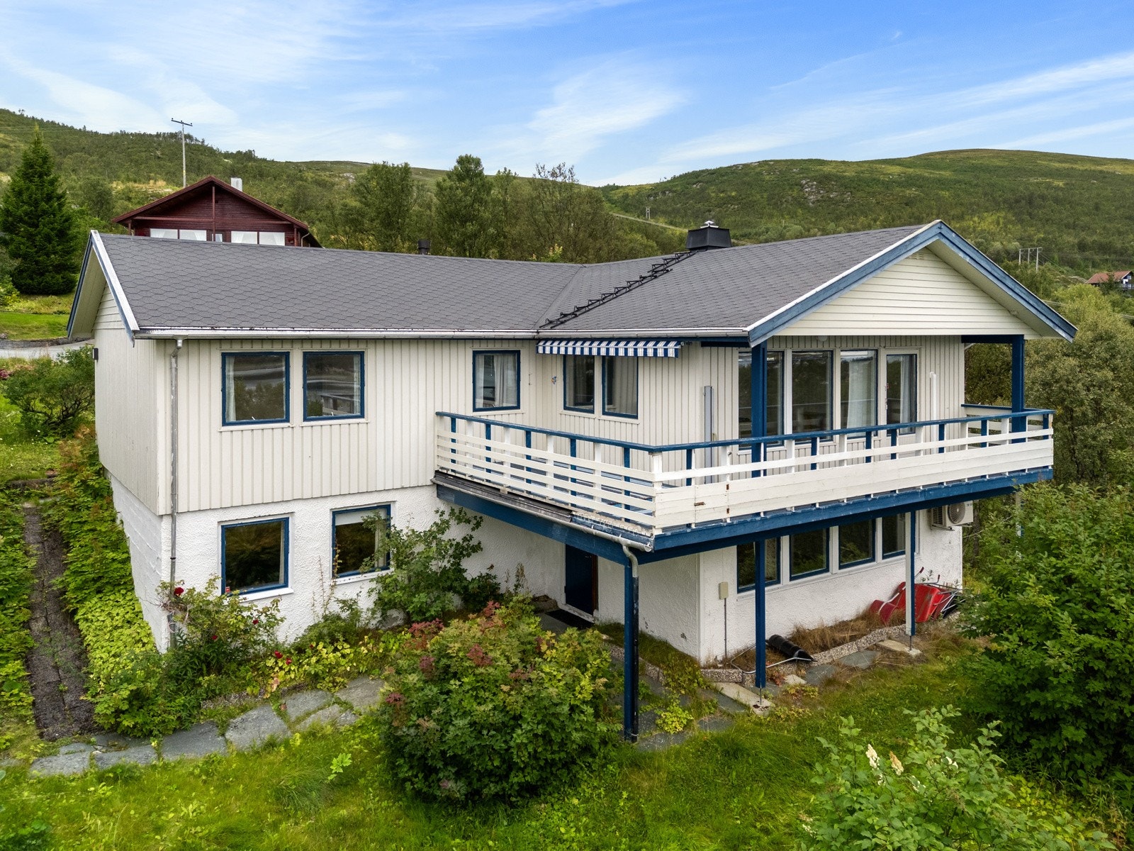 Flott familiebolig på Kvaløysletta med utleiedel, nærhet til lysløype, skoler, barnehage og butikker!