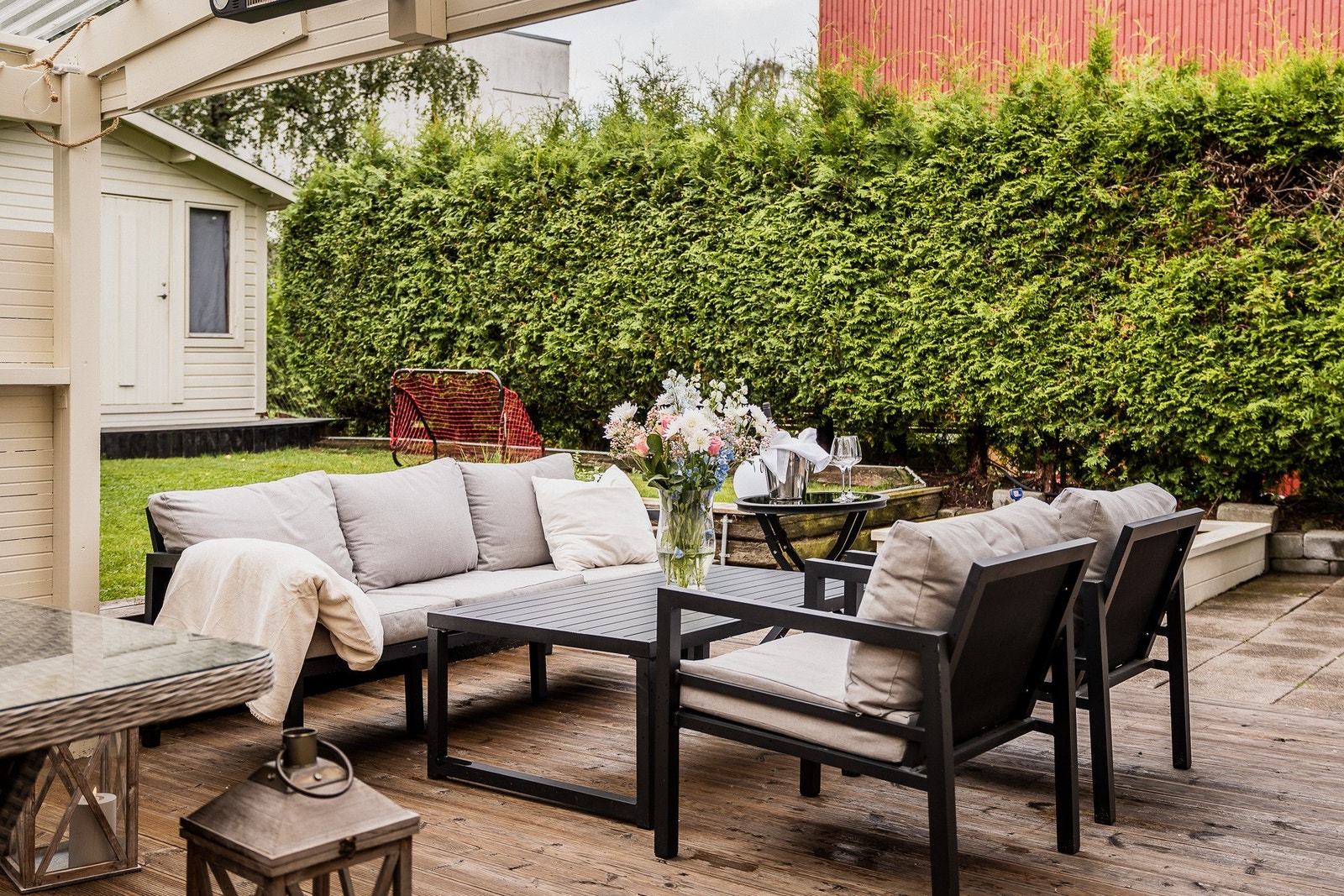 Terrasse med plass til flere forskjellige soner. Galleribilde