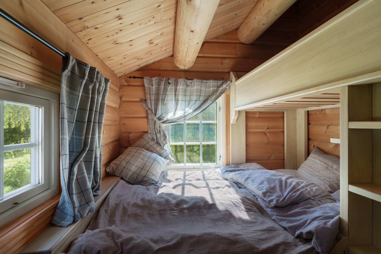 Med hele 5 soverom, har man veldig gode muligheter for å invitere venner og familie på besøk. Galleribilde