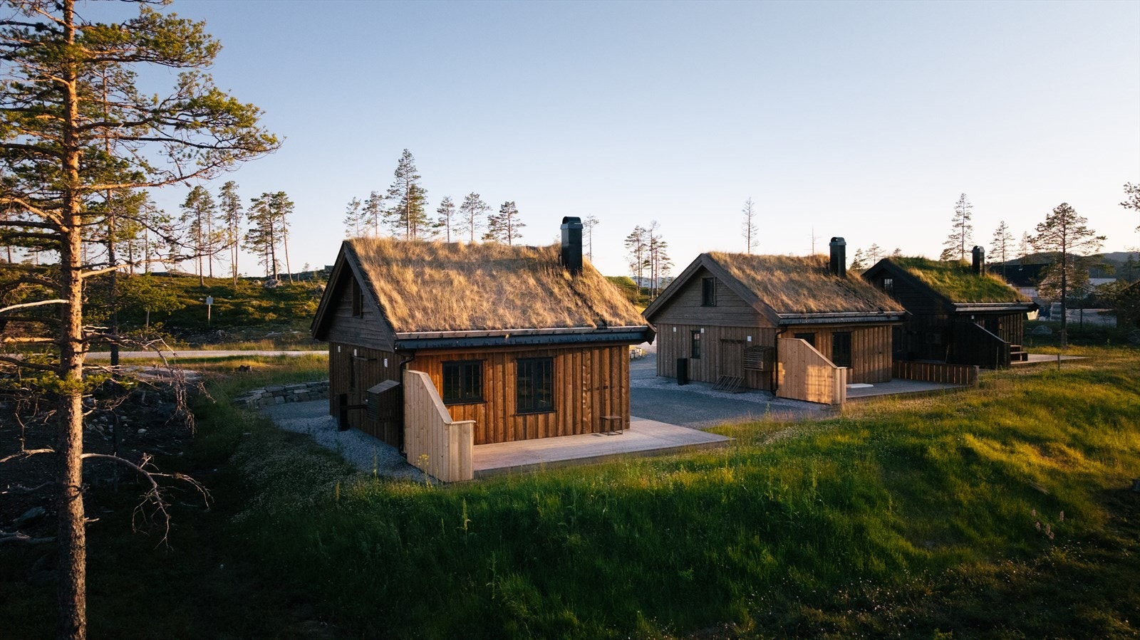 Sprenåsgrenda ligger idyllisk til på Turufjell Galleribilde