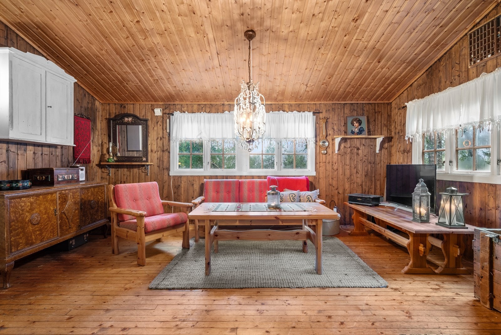 Hytta bærer et fint hyttepreg Galleribilde