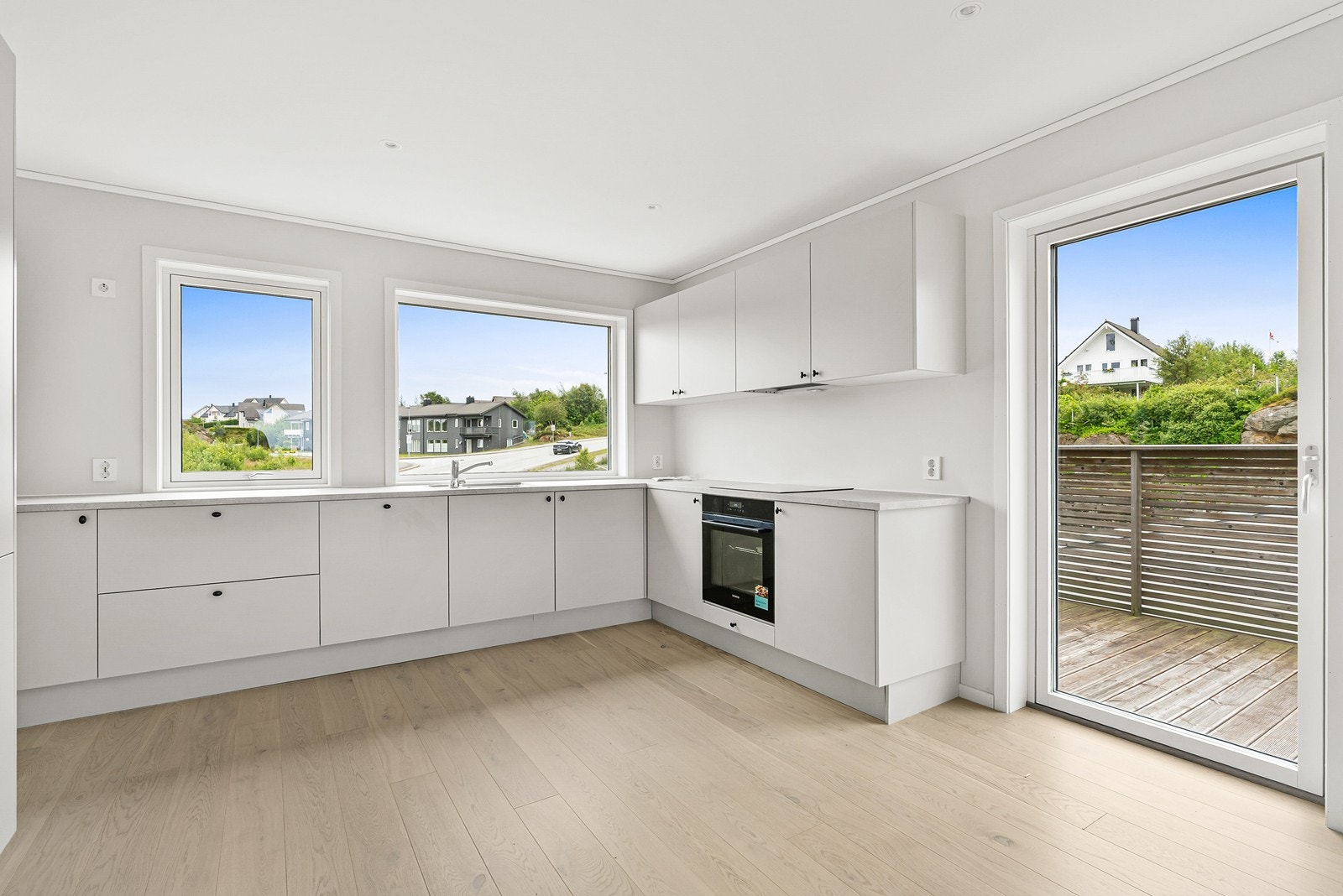 91B - Fra kjøkkenet har du utgang til balkong. Galleribilde