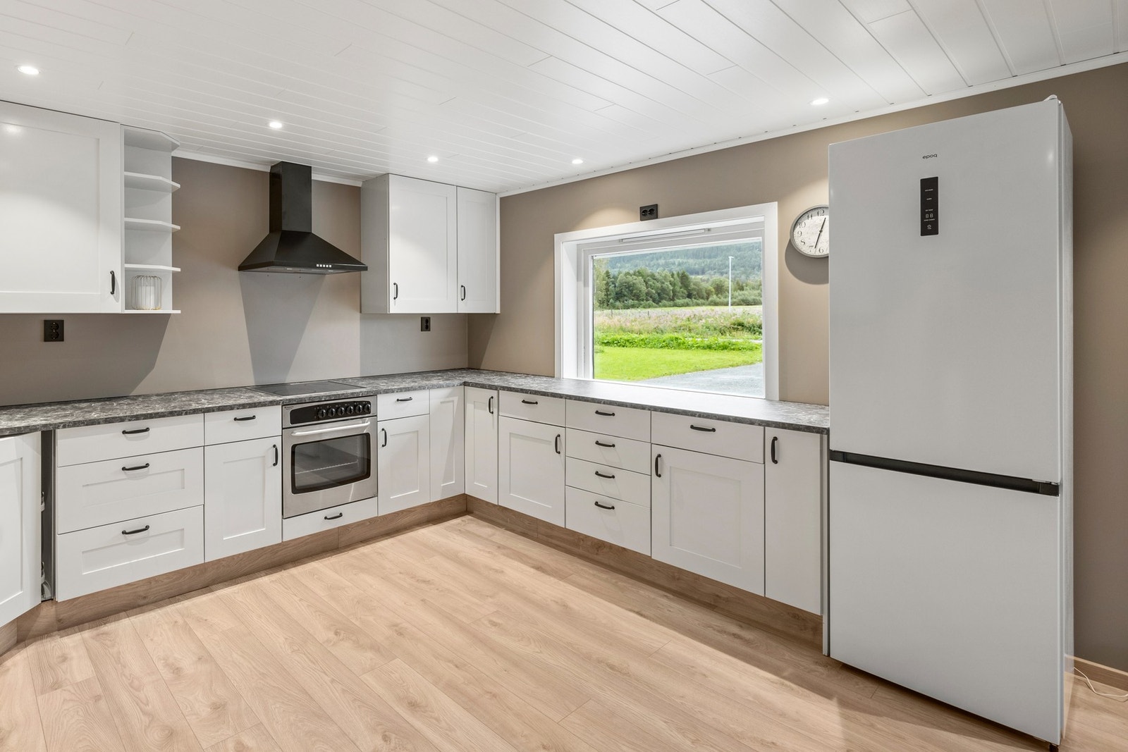 Downlights sørger for god belysning over benkeplaten Galleribilde