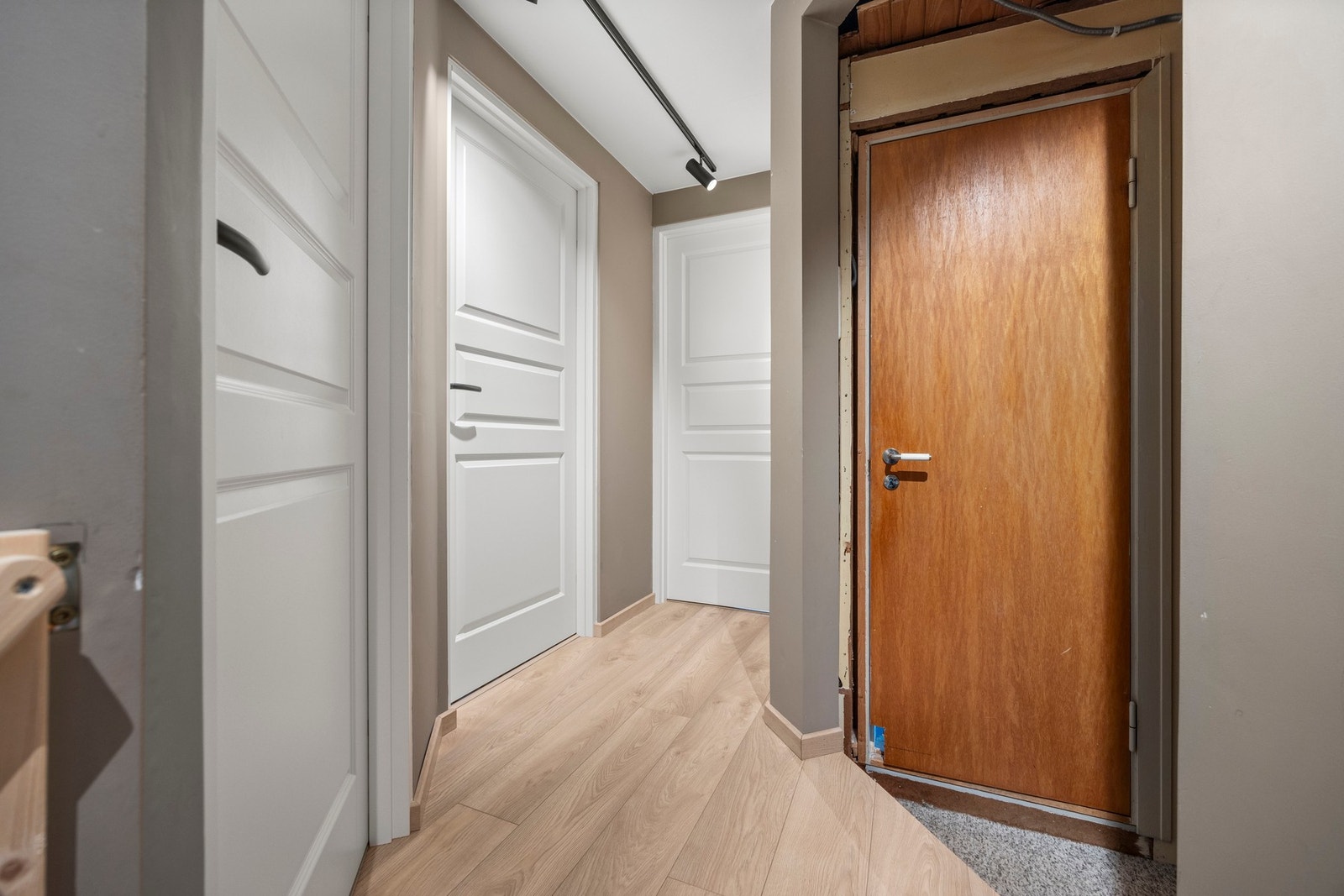 Gang inkl. trapp på loft - ca 6 kvm. Galleribilde