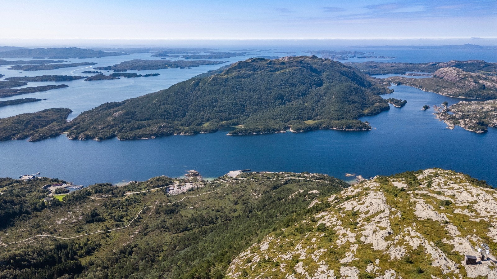 Mot vest Galleribilde