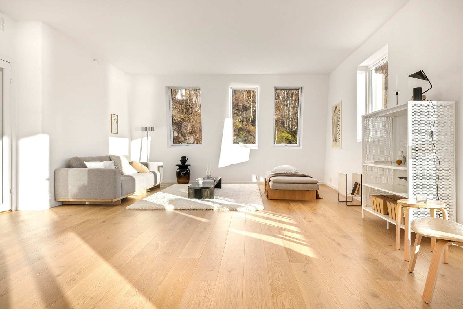 Rommet gir enkle møbleringsmuligheter da rommet kan inndeles i flere soner. Galleribilde