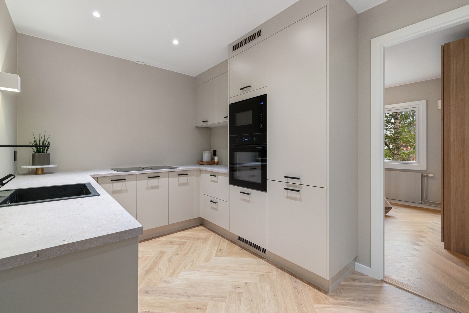 Innholdsrik hvitevarepakke - perfekt for både hverdager og større middagsbesøk. Galleribilde