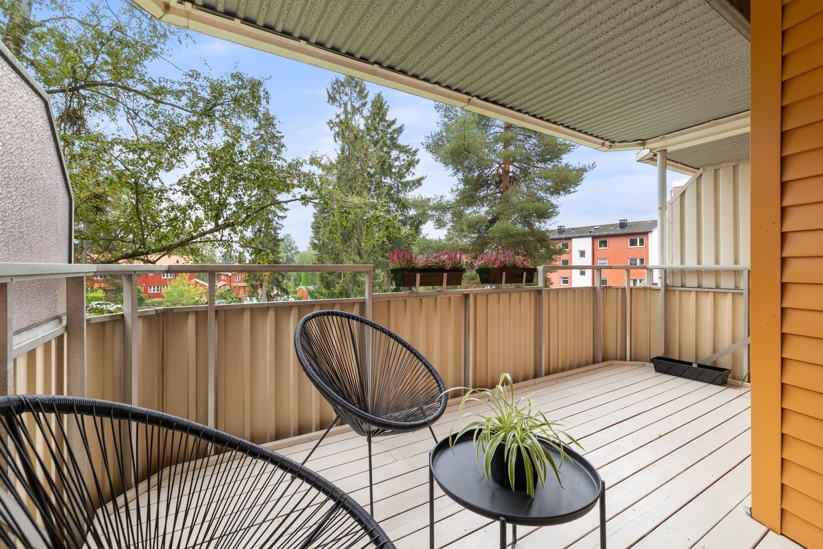 En lekker og meget påkostet 4-roms leilighet med stor, sydvestvendt balkong. Galleribilde