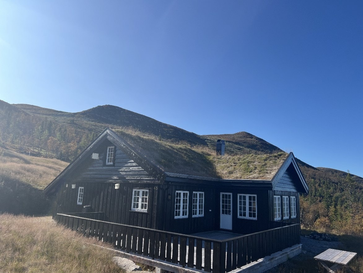Velkommen til Øvre Revefaret 45! Presentert av Nordvik hyttemegling v/ Sebastian Høeg Galleribilde