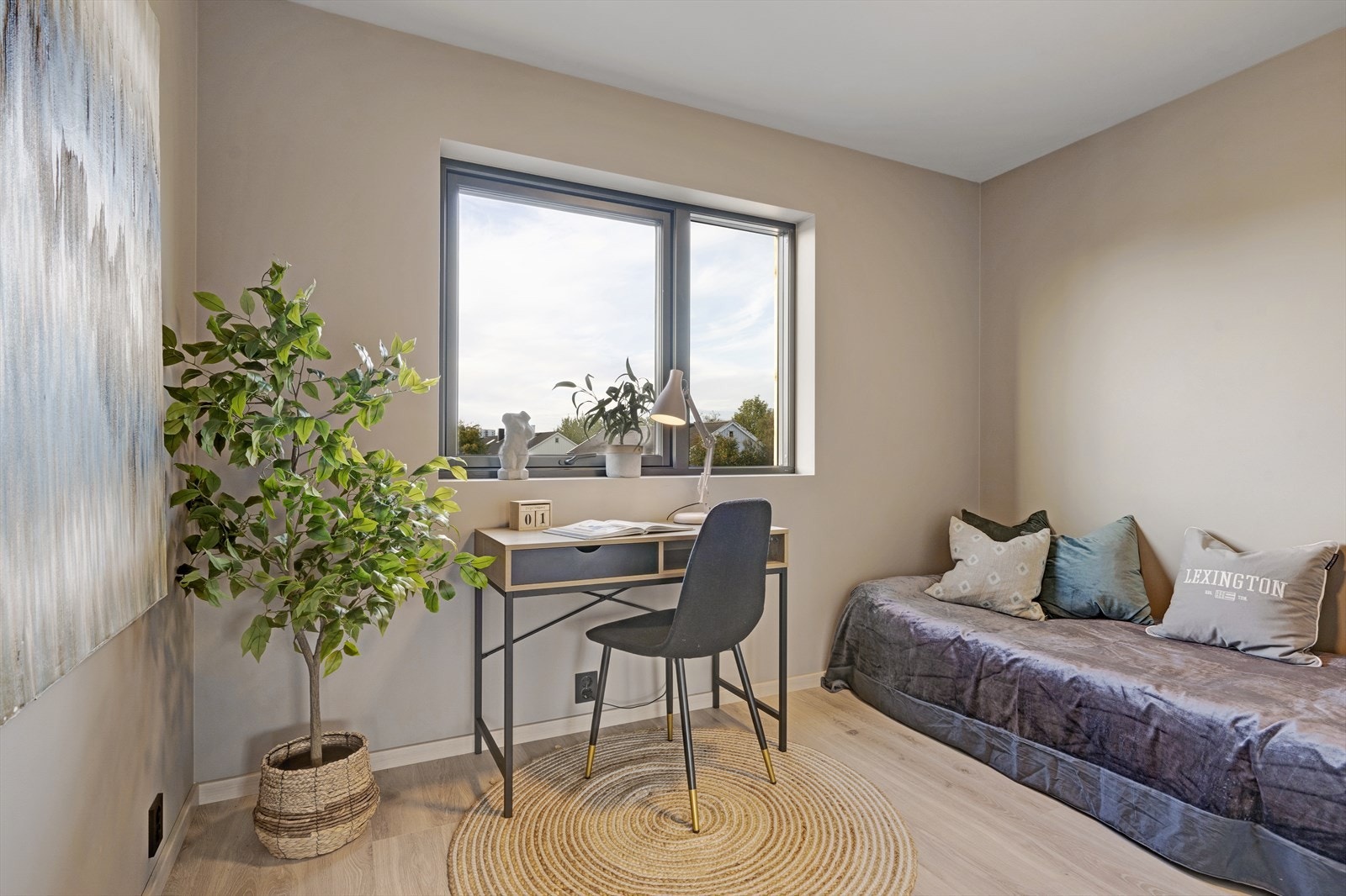 Soverom med god plass til seng og annet ønskelig inventar. Galleribilde